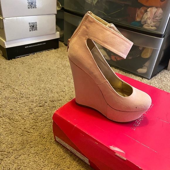 Used - Picture 1 of 3